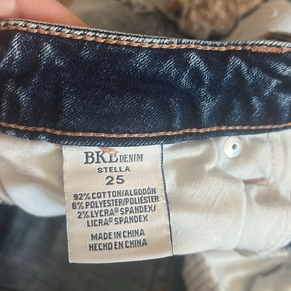 Shorts - Picture 3 of 3